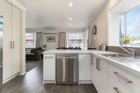 Photo of property in 16 Farrington Avenue, Bishopdale, Christchurch, 8053