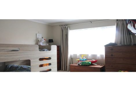 Photo of property in 2 Cambrian Crescent, Flat Bush, Auckland, 2016