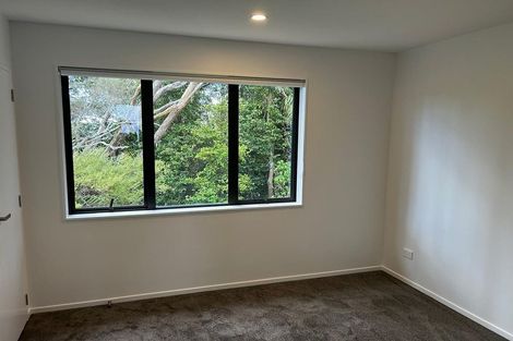 Photo of property in 11/19 Roberts Road, Glenfield, Auckland, 0629