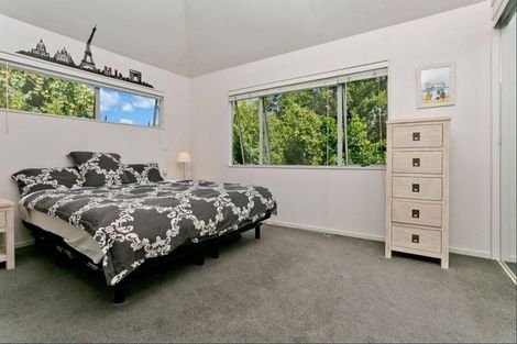 Photo of property in 2/79 Ocean View Road, Hillcrest, Auckland, 0627