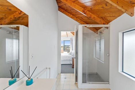 Photo of property in 11 Mizpah Road, Waiake, Auckland, 0630