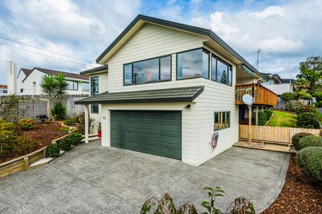 Photo of property in 8a Aeroview Drive, Beach Haven, Auckland, 0626