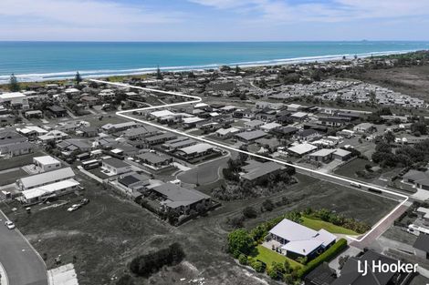Photo of property in 22 Surfers Avenue, Waihi Beach, 3611