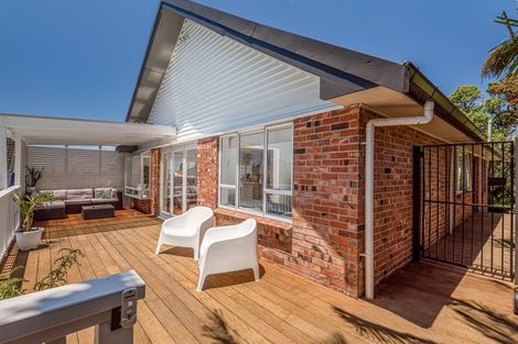 Photo of property in 1/16 Waratah Street, Birkenhead, Auckland, 0626