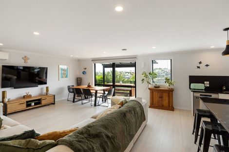 Photo of property in 18 Te Tiireke Drive, Glenview, Hamilton, 3206