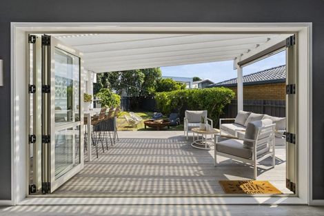 Photo of property in 10 Lee Street, Mount Maunganui, 3116