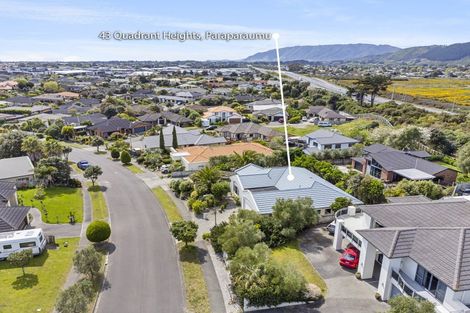 Photo of property in 43 Quadrant Heights, Paraparaumu, 5032