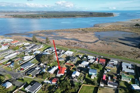 Photo of property in 24 Hall Place, Foxton Beach, Foxton, 4815