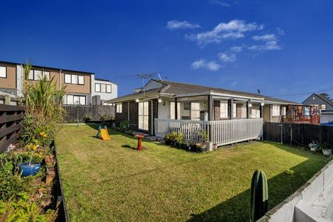 Photo of property in 2/56 Archibald Road, Kelston, Auckland, 0602