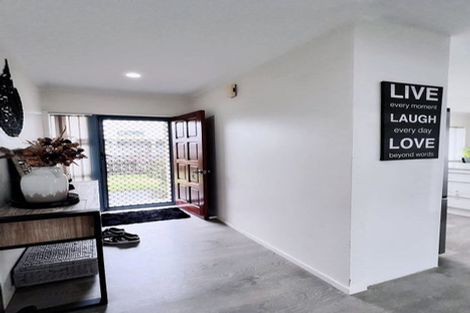 Photo of property in 2/17 Queen Street, Papakura, 2110