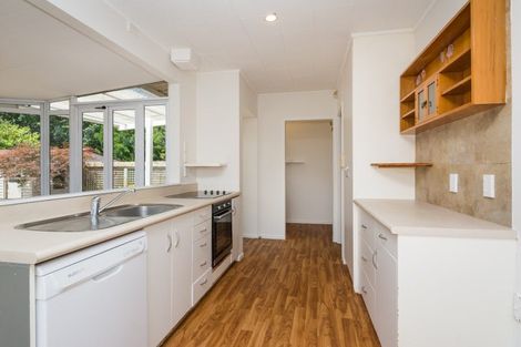 Photo of property in 13 Normanton Street, Glenfield, Auckland, 0629