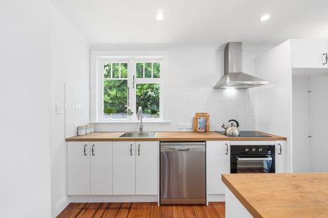 Photo of property in 1-2/6a Pohutukawa Street, Woburn, Lower Hutt, 5010