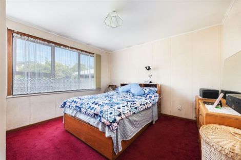 Photo of property in 72a Sylvan Crescent, Te Atatu South, Auckland, 0610