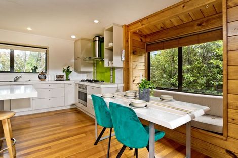 Photo of property in 6 Tasman Avenue, Henderson Valley, Auckland, 0614