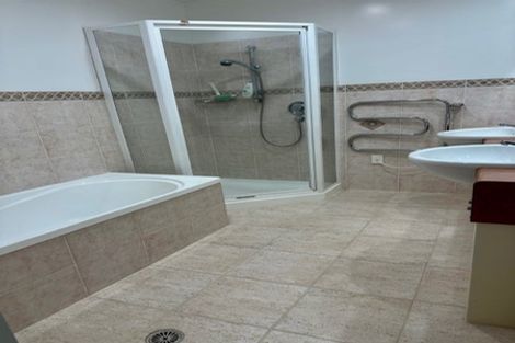 Photo of property in 4a/173 Hurstmere Road, Takapuna, Auckland, 0622