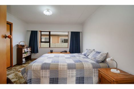 Photo of property in 220 Marine Parade, Bluff, 9814