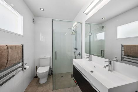 Photo of property in 24 Bridge View Road, Birkenhead, Auckland, 0626