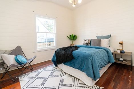 Photo of property in 225 Sutherland Road, Lyall Bay, Wellington, 6022