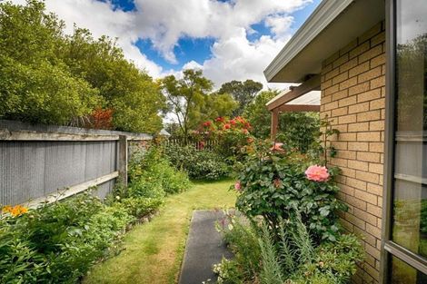 Photo of property in 22 Beatrice Place, Avonhead, Christchurch, 8042
