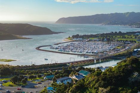 Photo of property in 22a Kahu Road, Paremata, Porirua, 5024