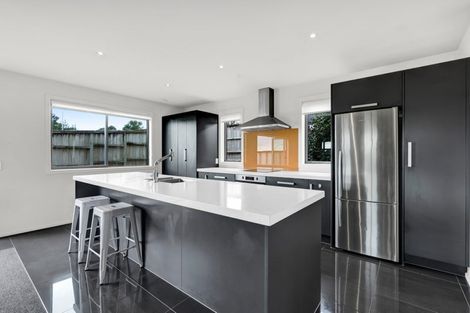 Photo of property in 13a Heta Road, Highlands Park, New Plymouth, 4312