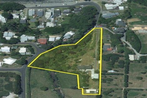 Photo of property in 18 Onaero Beach Road, Onaero, Waitara, 4383