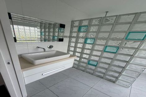 Photo of property in 19a Sunnyside Road, Sunnyvale, Auckland, 0612