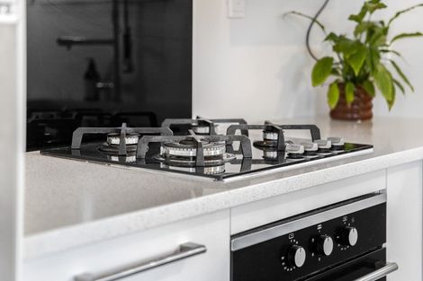 Photo of property in 90 Kelman Road, Kelston, Auckland, 0602