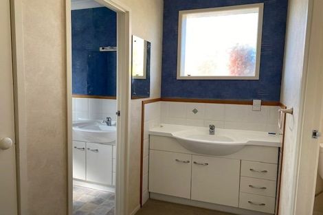 Photo of property in 5 The Crest, Sunnyhills, Auckland, 2010