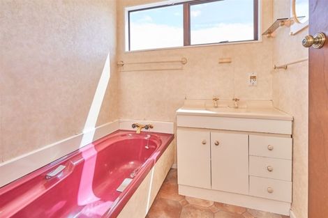 Photo of property in 4 Jarrett Court, Roslyn, Palmerston North, 4414