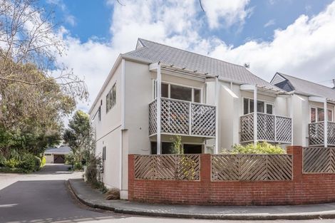 Photo of property in 17 Lawson Place, Mount Victoria, Wellington, 6011