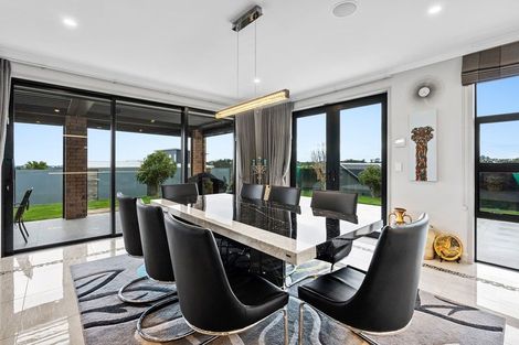 Photo of property in 18 Manurau Crescent, Merrilands, New Plymouth, 4312