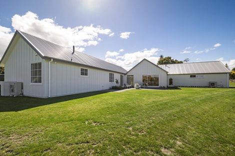 Photo of property in 5 Lens Way, Acacia Bay, Taupo, 3385
