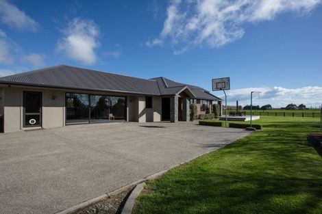 Photo of property in 1059d Winton Lorneville Highway, Lochiel, Winton, 9781