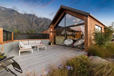 Photo of property in 11 Cunninghams Drive, Jacks Point, Queenstown, 9371