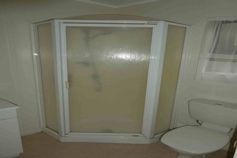 Photo of property in 20 Van Dyke Place, West Harbour, Auckland, 0618