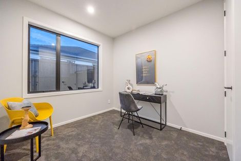 Photo of property in 18 Madden Avenue, Kumeu, 0810