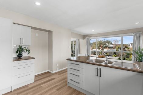 Photo of property in 23 Sevenoaks Drive, Bryndwr, Christchurch, 8053