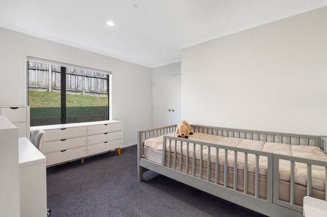 Photo of property in 15 Black Teal Close, Unsworth Heights, Auckland, 0632
