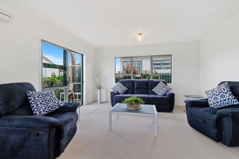 Photo of property in 2/21 Alexander Street, Papakura, 2110