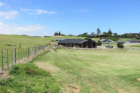 Photo of property in 22 Sunset Drive, Baylys Beach, 0377