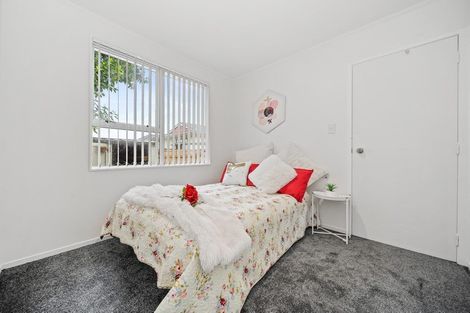 Photo of property in 1/3 Sparrow Place, Weymouth, Auckland, 2103