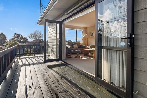 Photo of property in 11 Cargill Place, Frankleigh Park, New Plymouth, 4310