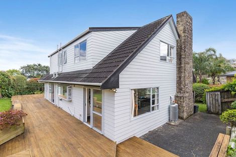 Photo of property in 13 Delisle Place, Windsor Park, Auckland, 0632
