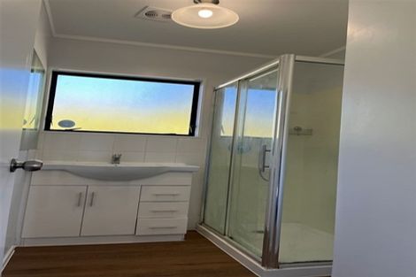 Photo of property in 6/17a Idesia Place, Totara Heights, Auckland, 2105