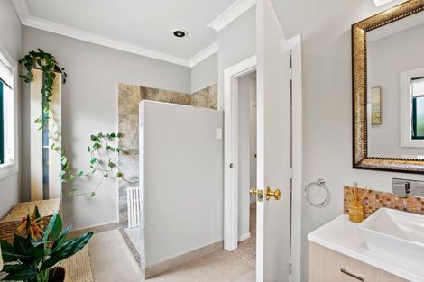 Photo of property in 128 Wairau Road, Oakura, 4314