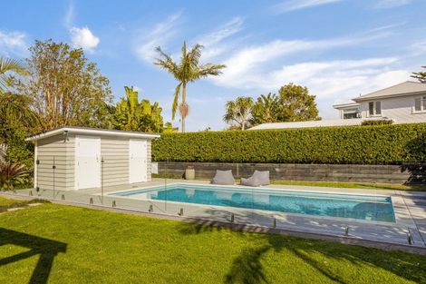 Photo of property in 31 Seacliffe Avenue, Belmont, Auckland, 0622