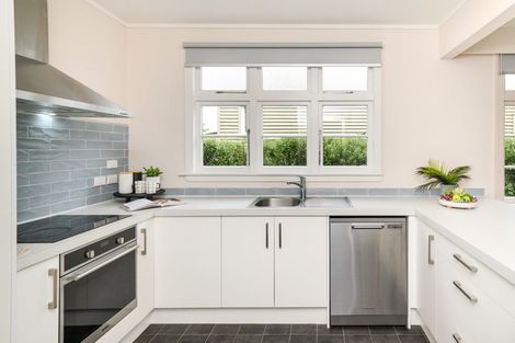 Photo of property in 32 Pahiatua Street, Hokowhitu, Palmerston North, 4410