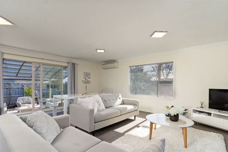 Photo of property in 2 Walnut Lane, Carterton, 5713