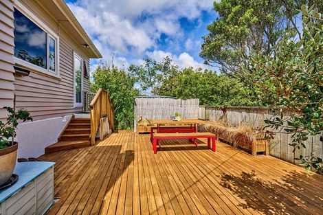 Photo of property in 35 Lincoln Avenue, Tawa, Wellington, 5028